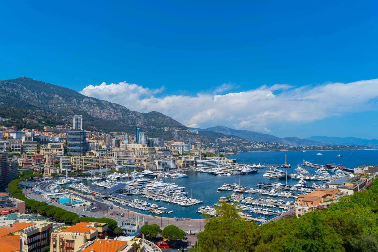 Le port Hercule et les immeubles de Monaco